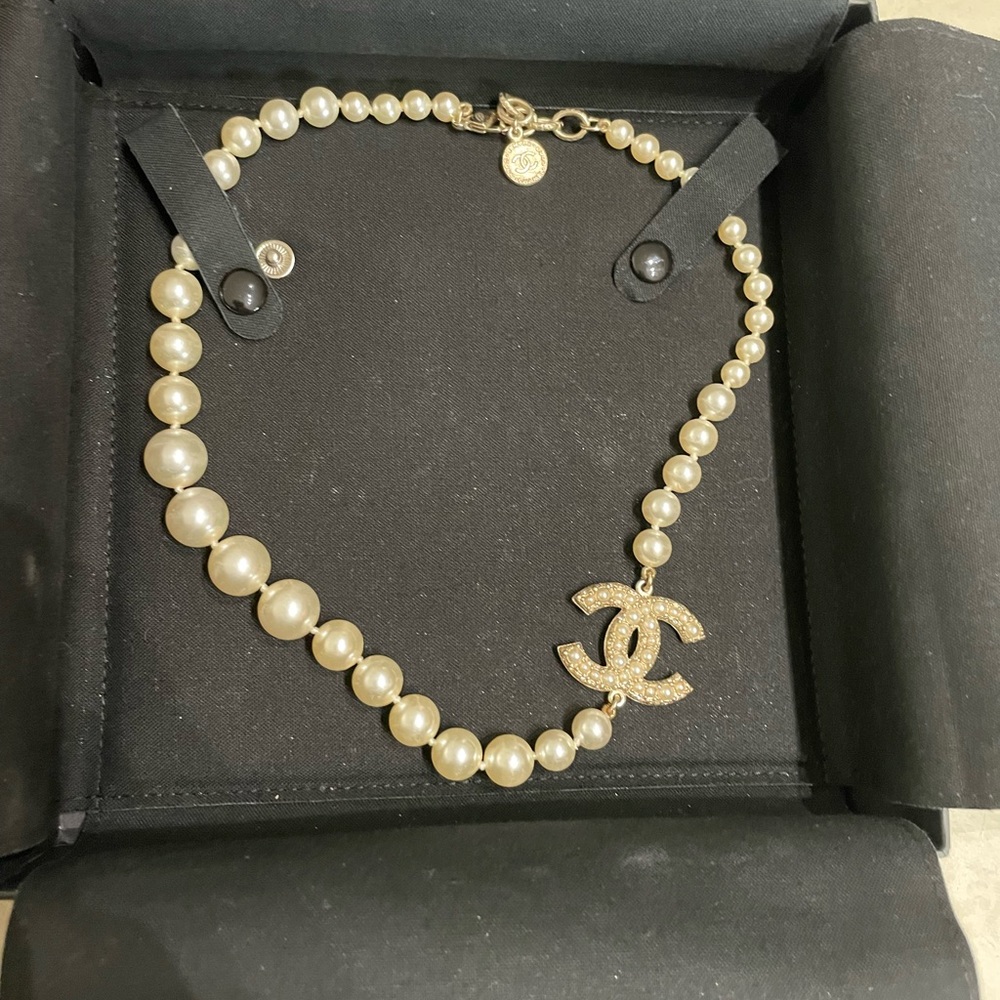 Chanel pearl choker necklace